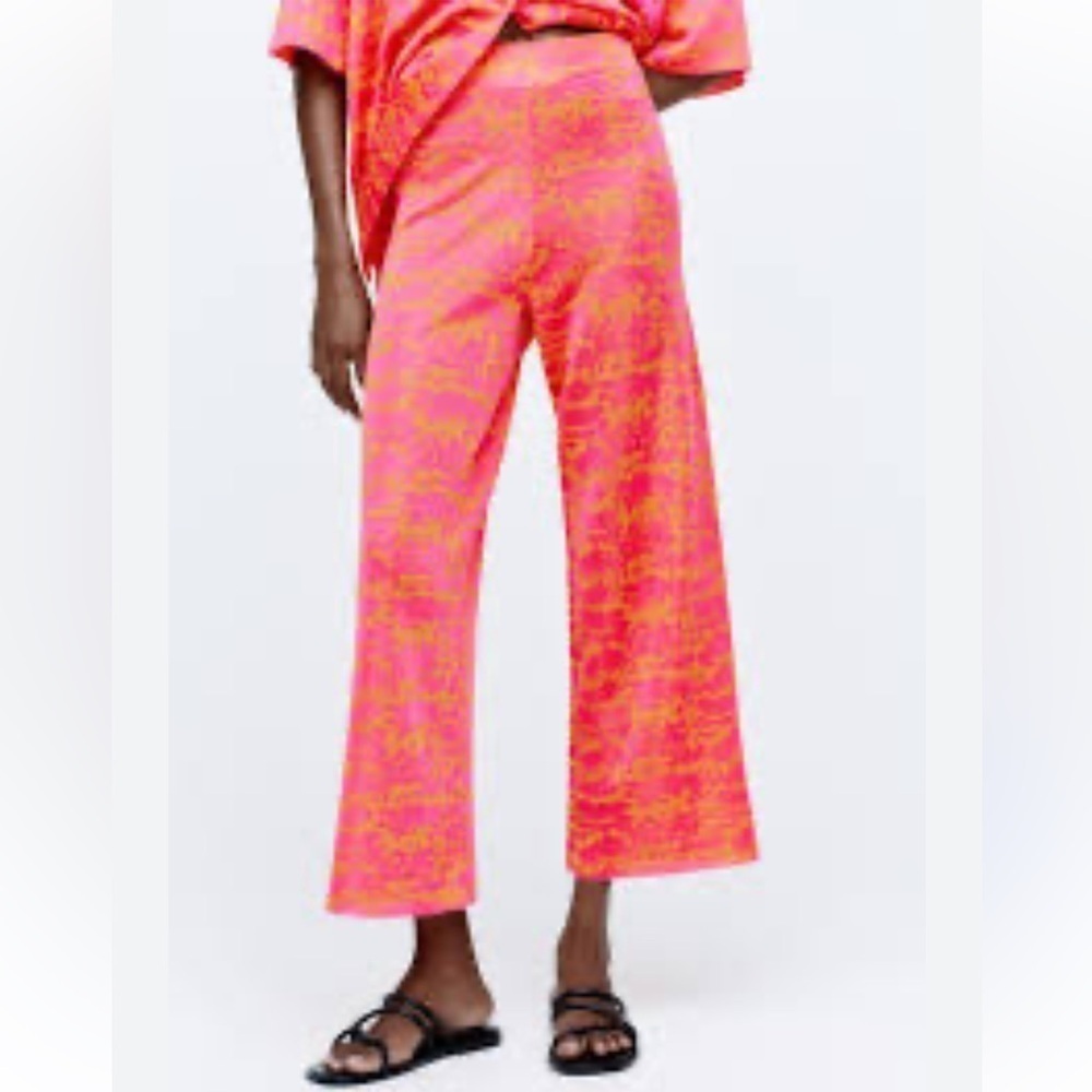 Zara Pink Jacquard Knit Pull on Cropped Pants.Size M